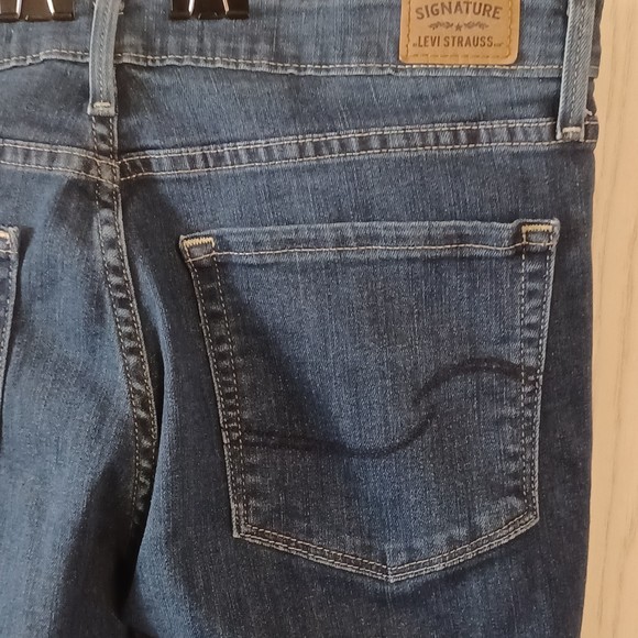Levi's Signature, Size12 M, 32 x 33, Mid Rise Straight - Picture 6 of 9